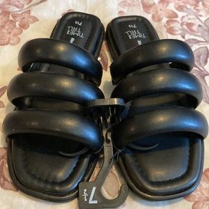 NWT Women’s Triple Band Sandals